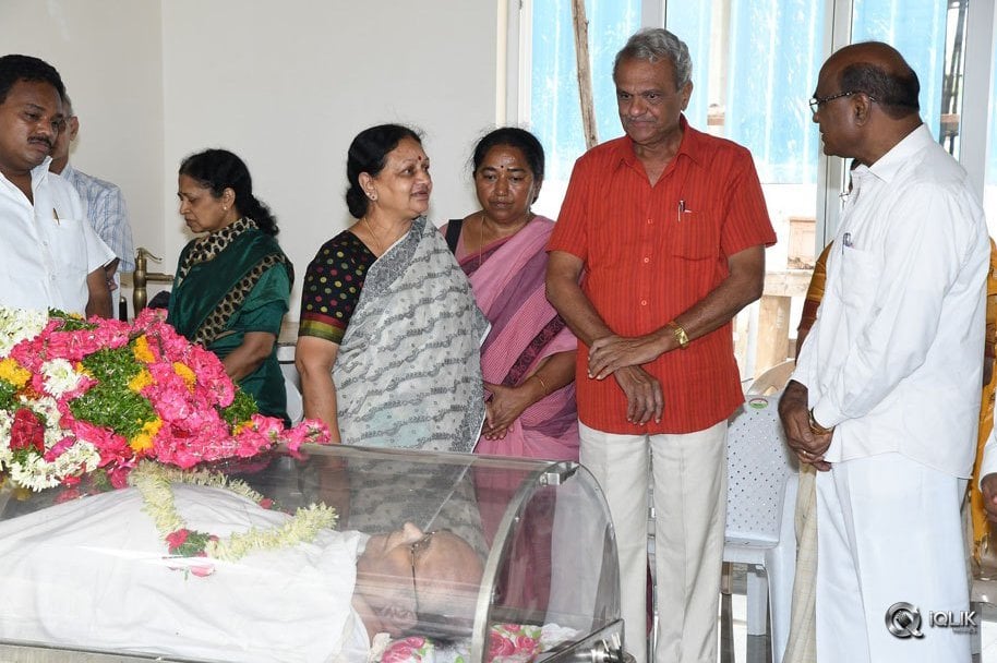 Celebs-Pay-Condolences-to-C-Narayana-Reddy